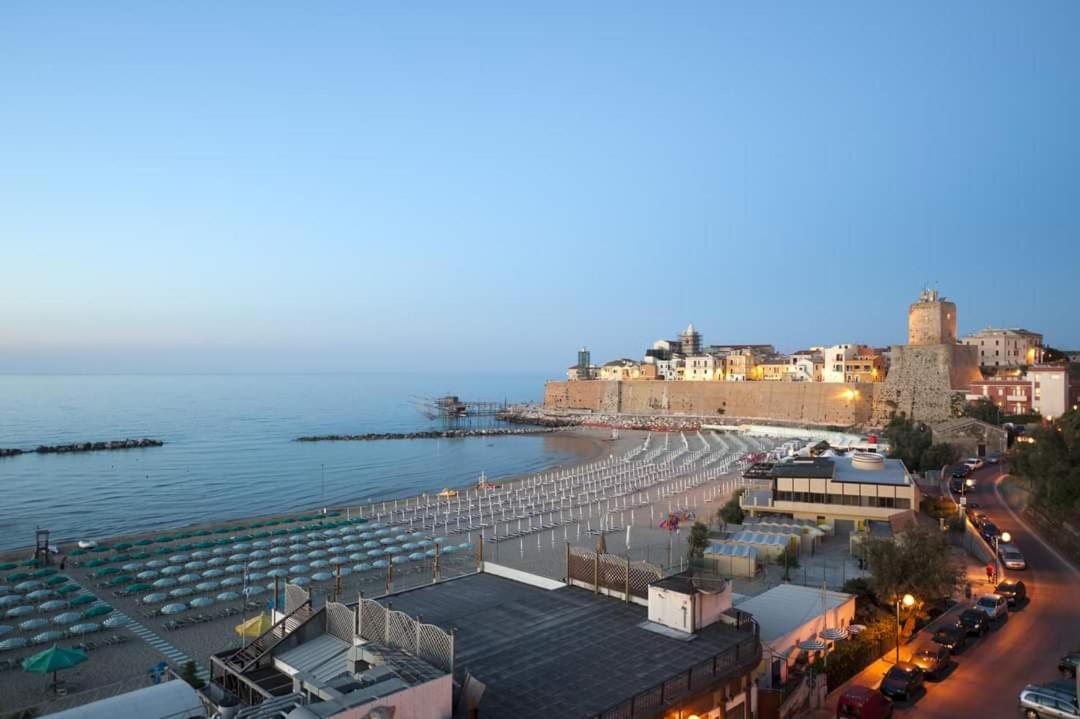 La Finestra Sul Castello B&B テルモリ エクステリア 写真